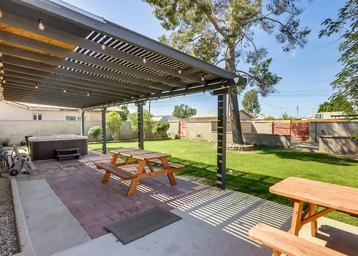 Holiday home Quiet Retreat W/ Hot Tub & Spacious Backyard Yuma